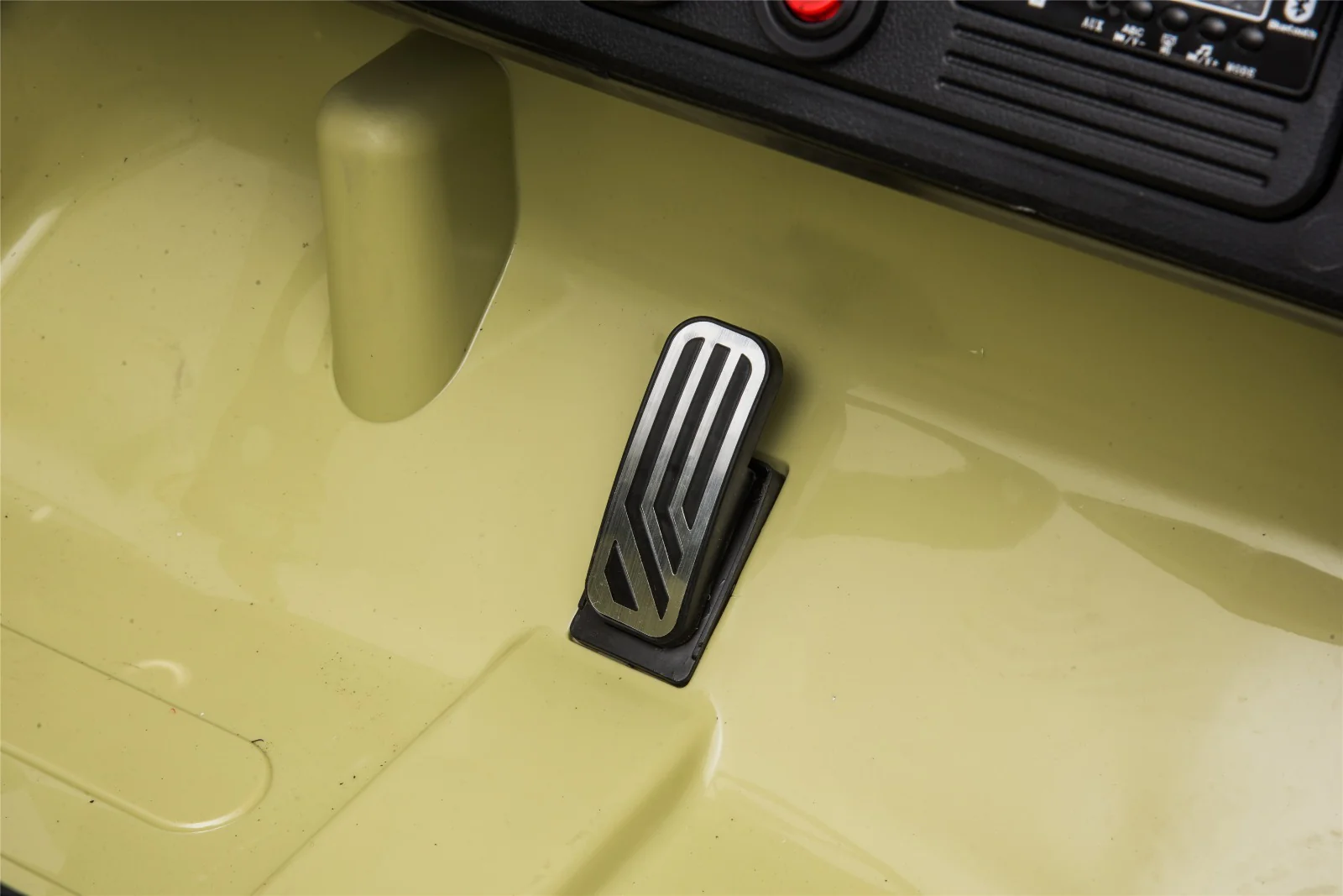 24V X 14 AH 4WD Willys Jeep for Kids 3 Seater Military Jeep - Olive Green Pre-Order ETA 25th April 2026 - Image 10