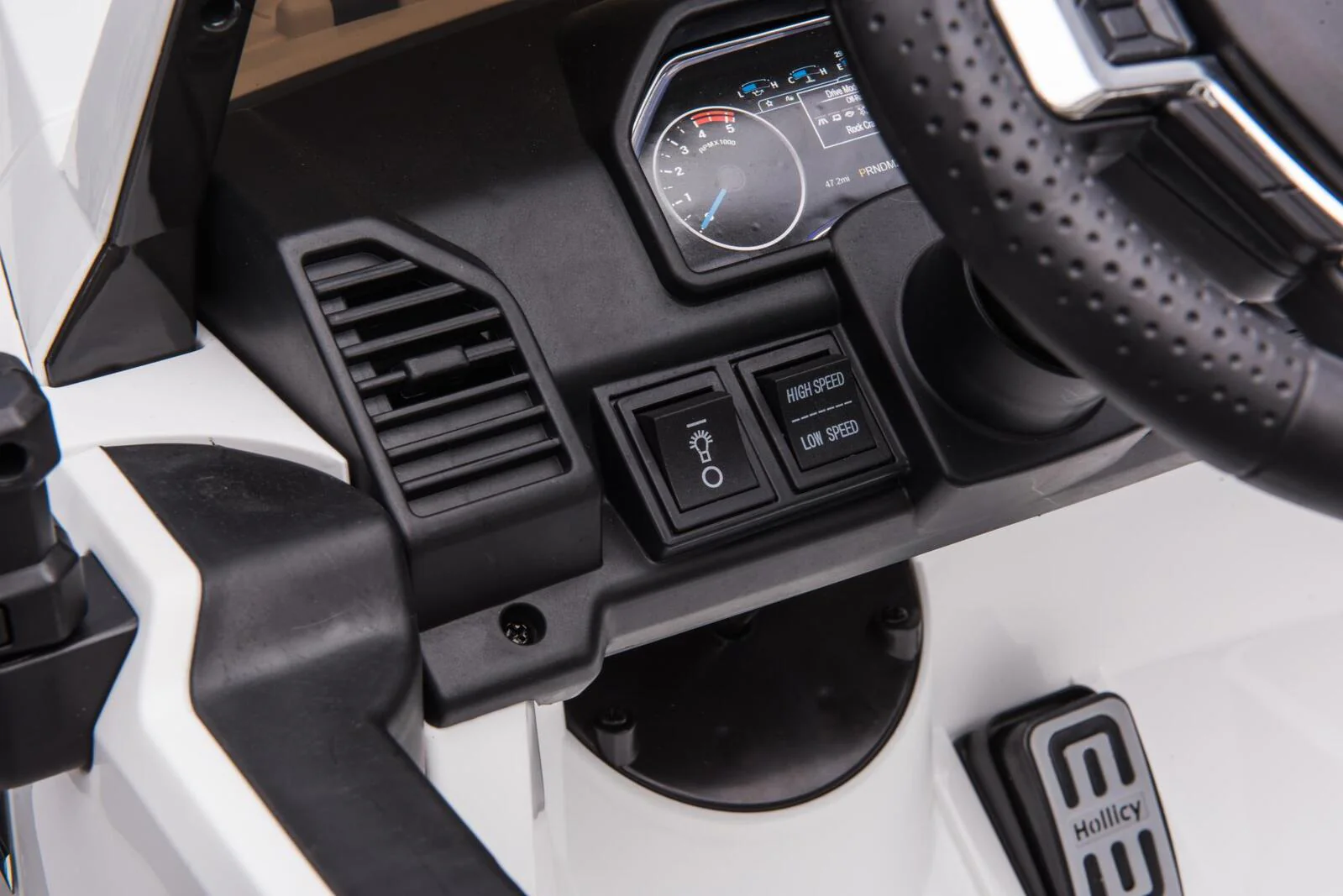 24v licensed Ford Super Duty 4x4 Ride On Car White Pre-Order ETA 25th April 2026 - Image 10